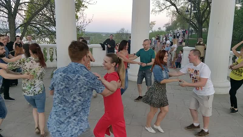 Руэда в ротонде
