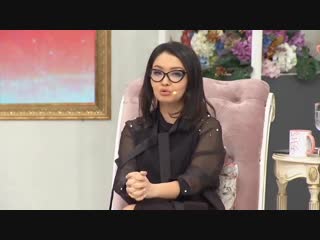 Азиз түнгі клубқа билеу үшін барады екен, сол себепті Илияс,Парасат,Азиз және Сержан төртеуі ортаға шығып биледі.