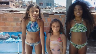 Desafio Da Pisicina - Quem Pega Mais - Jennifer Gabriela