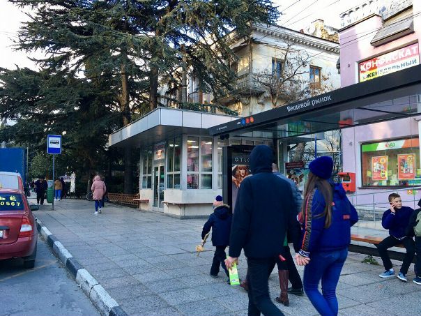 Предлагается к продаже коммерческое помещение, в центе Ялты на ул. Московской. Отдельно стоящее, в мега проходном месте! Отдельный вход,вода,канализация, общая площадь - 23 кв.м. В собственности, земля в аренде на 50 лет. Подходит под любой вид деятельности. Продается как действующий бизнес. <br>Покупка коммерческой недвижимости это идеальное решение с ежемесячным стабильным доходом.Есть стабильные арендаторы. Цена 85 000 у.е. или по курсу. Документы Российского образца - готовы к сделке. Без посреников! <br>Тел. 8978-042-77-45 - фото Фото: Предлагается к продаже коммерческое помещение, в центе Ялты на ул. Московской. Отдельно стоящее, в мега проходном месте! Отдельный вход,вода,канализация, общая площадь - 23 кв.м. В собственности, земля в аренде на 50 лет. Подходит под любой вид деятельности. Продается как действующий бизнес. <br>Покупка коммерческой недвижимости это идеальное решение с ежемесячным стабильным доходом.Есть стабильные арендаторы. Цена 85 000 у.е. или по курсу. Документы Российского образца - готовы к сделке. Без посреников! <br>Тел. 8978-042-77-45