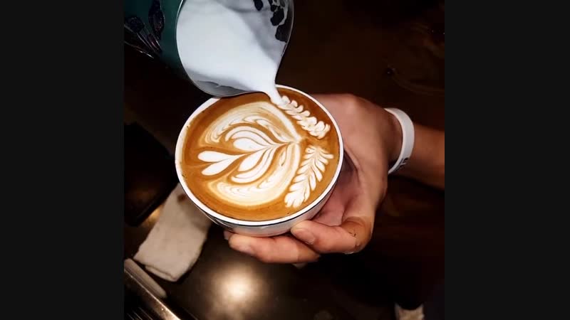 Latte Art barista jaws