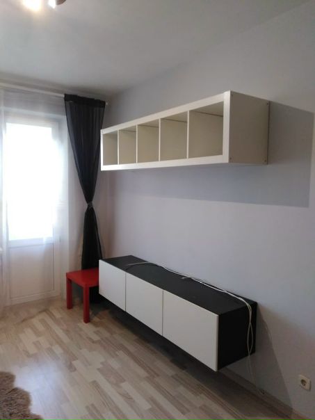 Фото: Сдаётся квартира-студия. <br>Адрес: Гоголя 73. <br>Номер: 8-950-112-48-89 <br> <br>Стоимость 9000р + КУ+ интернет. От собственника. <br>Желательно на долгий срок. <br>Качество ремонта можно увидеть на фото. Мебель и техника необходимая есть! Интересующиеся, ЗВОНИТЕ, отвечу на любые вопросы. <br> <br>Друзья, сделайте репост, пожалуйста, вдруг вашим знакомым нужна квартира)