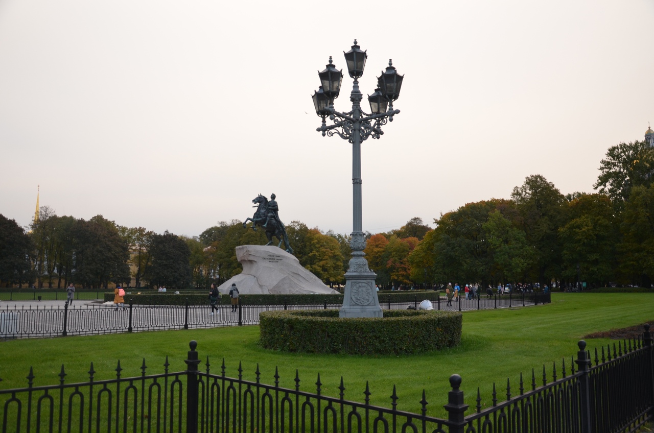 vK1MZ-vHGVk Сенатская площадь в Санкт-Петербурге.