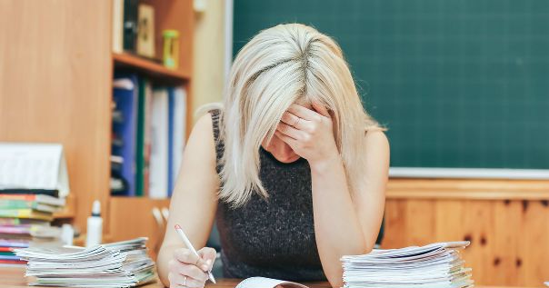 Учительница написала оскорбление на лбу ученика: 
