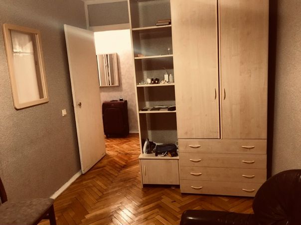 Сдам чистую уютную комнату в двухкомнатной квартире. В квартире есть все необходимое для проживания. Предыдущий мой сосед съезжает, ищу нового. <br>Метро Севастопольская, 15000 + коммунальные услуги.<br><br>Мне 19. Я студент, учусь в университете. <br>Ищу чистоплотного, адекватного, уважающего личное пространство соседа. Очень желательно, чтобы был моего возраста. <br>У меня нет вредных привычек, практически всегда занят учебой, мешать никак не буду. <br>Если вы подходите под описание, то пишите!<br><br> - фото Фото: Сдам чистую уютную комнату в двухкомнатной квартире. В квартире есть все необходимое для проживания. Предыдущий мой сосед съезжает, ищу нового. <br>Метро Севастопольская, 15000 + коммунальные услуги.<br><br>Мне 19. Я студент, учусь в университете. <br>Ищу чистоплотного, адекватного, уважающего личное пространство соседа. Очень желательно, чтобы был моего возраста. <br>У меня нет вредных привычек, практически всегда занят учебой, мешать никак не буду. <br>Если вы подходите под описание, то пишите!<br><br>