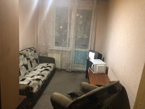 Сдам комнату с балконом в 4х комнатной квартире. Только одной девушке. Дом в 15 минутах ходьбы от метро Домодедовская или Красногвардейская. Комната проходная, в смежной проживает девушка, в двух соседних молодая пара. Есть диван, стол, холодильник, стиральная машина. 12 000 + счётчики(~500). Депозит за последний месяц 12 000, можно разбить на два платежа.<br><br> - фото Фото: Сдам комнату с балконом в 4х комнатной квартире. Только одной девушке. Дом в 15 минутах ходьбы от метро Домодедовская или Красногвардейская. Комната проходная, в смежной проживает девушка, в двух соседних молодая пара. Есть диван, стол, холодильник, стиральная машина. 12 000 + счётчики(~500). Депозит за последний месяц 12 000, можно разбить на два платежа.<br><br>