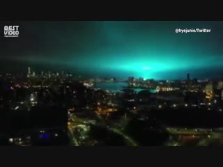 На самом деле нет, это трансформатор взорвался. Но все очень похоже на вторжение из космоса.