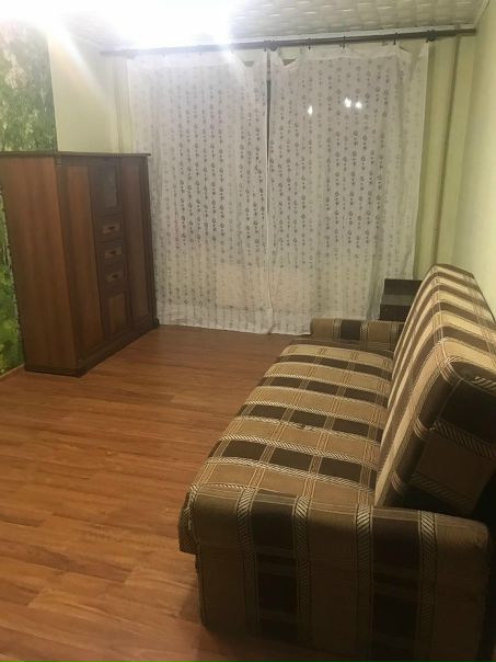 Сдаётся проходная комната в трехкомнатной квартире, м Щелковская от метро 7 минут пешком. В квартире проживают пара и одна девушка в двух соседних комнатах. Все спокойные, очень редко бывают дома, только ночуют.<br>Есть все удобства для жизни, есть возможность проходную комнату сделать обособленным личным пространством.<br>Цена вопроса 16 тыс., включая коммунальные платежи и 10 депозит, при выезде он возвращается.<br>Ищем приличную девушку, вся подробная информацию в личку<br> Shursha - фото Фото: Сдаётся проходная комната в трехкомнатной квартире, м Щелковская от метро 7 минут пешком. В квартире проживают пара и одна девушка в двух соседних комнатах. Все спокойные, очень редко бывают дома, только ночуют.<br>Есть все удобства для жизни, есть возможность проходную комнату сделать обособленным личным пространством.<br>Цена вопроса 16 тыс., включая коммунальные платежи и 10 депозит, при выезде он возвращается.<br>Ищем приличную девушку, вся подробная информацию в личку<br> Shursha