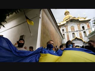 Книги жечь надоело, решили начать жечь церкви. Раскол православия на Украине.