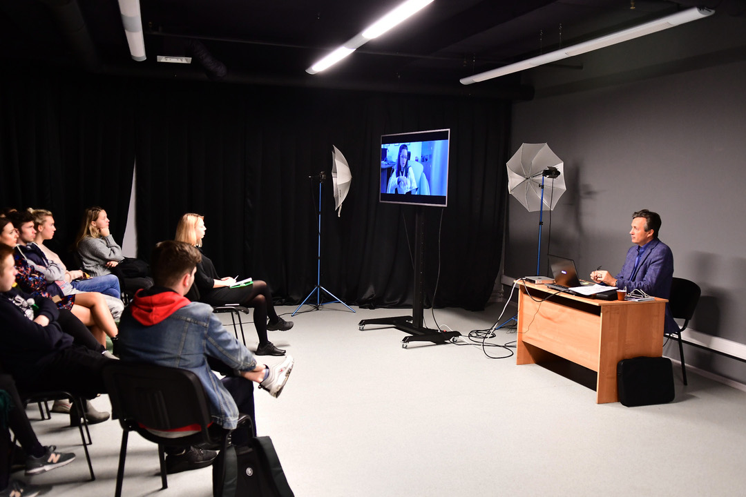 Спортивная журналистика вузы. МФЮА журналистика. Университеты журналистики в Москве МФЮА. МФЮА журналистика Калужская. МФЮА ТВ журналистика.