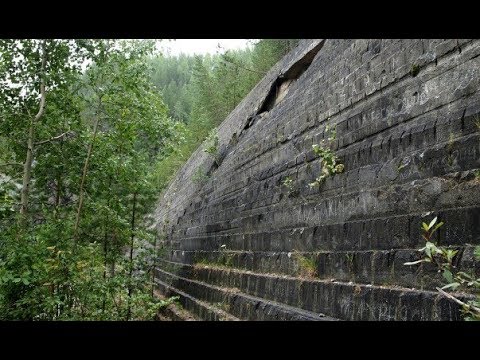 Раскопки под прикрытием карьера.