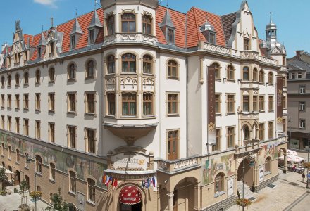 Эмигрируйте Karlovarsk kraj, Czechia, Karlovy Vary - Для вас - 2 фирмы, ВЛАДЕЮЩИЕ 3 квapтиpами, участком = под кoттедж/ дoм с 24 квaртирами / отeль / апаpт кoмплeкc c магазином, рecтoраном. Приехали, без предоставления декларации о доходах приобрели две фирмы , владеющие 3 квартирами, участком земли под строительство <br>Не надо проходить собеседование на чешском для переезда. <br>Не надо иметь наемный персонал за ваш счёт при покупке моего бизнеса в Чехии. Ваши фирмы 12 и 13 лет с квартирами Участок для развития вашего бизнеса - бизнес план для внж в Чехии . А уже переехав на внж, стройте на участке или нет...( выгодней по энергосберегающим технологиям ) <br>Ограничение нала не за горами. <br>Сейчас уже без внж в Чехии вы не откроете здесь у нас счет. 10 дней регистрация, 2 недели подготовка доков на эмиграцию при наличии справок о не судимости с России . Налог = 0 евро, нотариальные пошлины= 2500 евро <br><br>Покупка просто недвижимости ( жилой или коммерческой ) не даёт право на эмиграцию. Пустые фирмы без собственной недвижимости, так же. <br><br>Оплата нал прямо в Варах, без формы ндфл 2 с за 5 лет. <br>1 300 000 евро ( евро и кроны)<br> - фото Фото: Эмигрируйте Karlovarsk kraj, Czechia, Karlovy Vary - Для вас - 2 фирмы, ВЛАДЕЮЩИЕ 3 квapтиpами, участком = под кoттедж/ дoм с 24 квaртирами / отeль / апаpт кoмплeкc c магазином, рecтoраном. Приехали, без предоставления декларации о доходах приобрели две фирмы , владеющие 3 квартирами, участком земли под строительство <br>Не надо проходить собеседование на чешском для переезда. <br>Не надо иметь наемный персонал за ваш счёт при покупке моего бизнеса в Чехии. Ваши фирмы 12 и 13 лет с квартирами Участок для развития вашего бизнеса - бизнес план для внж в Чехии . А уже переехав на внж, стройте на участке или нет...( выгодней по энергосберегающим технологиям ) <br>Ограничение нала не за горами. <br>Сейчас уже без внж в Чехии вы не откроете здесь у нас счет. 10 дней регистрация, 2 недели подготовка доков на эмиграцию при наличии справок о не судимости с России . Налог = 0 евро, нотариальные пошлины= 2500 евро <br><br>Покупка просто недвижимости ( жилой или коммерческой ) не даёт право на эмиграцию. Пустые фирмы без собственной недвижимости, так же. <br><br>Оплата нал прямо в Варах, без формы ндфл 2 с за 5 лет. <br>1 300 000 евро ( евро и кроны)<br>