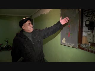 Жителям многоэтажки в Казани уже полтора года приходится жить без лифта