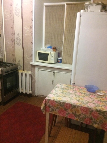Фото: Сдам !!! Без комиссий !!!<br>1 комнатная квартира <br>Московский район <br>Адрес: ул. 1-й Тракторный проезд (за остановкой таможня)<br>Кирпичный дом, 4/5 этаж. Не угловая. Вся мебель (холодильник, Машинка и прочее).<br>Цена 10000 + счетчики, без комиссий. <br>Предоплата за 1 месяц. <br>Звонить  с 9-19 Ирина 89156130557