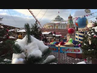 Утро. ГУМ-ярмарка на Красной площади😊