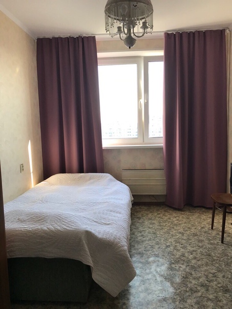 Фото: Срочно сдаётся светлая, уютная комната 15 кв.м в двухкомнатной квартире на длительный срок в районе м.Марьино 7 мин. ходьбы от дома. В квартире есть мебель, бытовая техника, wi-fi. Комнаты изолированные. Санузел раздельный. Вид с балкона на парк 850-ти летия Москвы. Ищем одну девушку на подселение, некурящую(очень важно),чистоплотную. В соседней комнате проживают две девушки, мы аккуратные, любим чистоту и порядок, без в/п. Дома бываем крайне редко в связи с плотным графиком работы приходим домой поздно. <br>Цена 17000+счётчики+депозит. Комната освобождается 23.11.2018<br>  Buksman