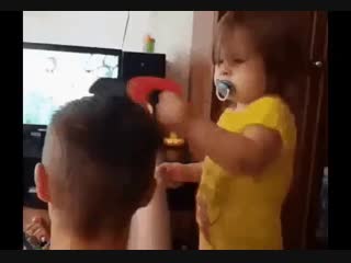 Похоже в женщинах это заложено с детства))