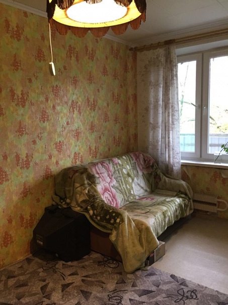 Сдам комнату в трёхкомнатной квартире. В соседях семейная пара и девушка с двумя замечательными котами (к лотку приучены, в вашу комнату не заходят). Все комнаты изолированны, санузел раздельный, вся бытовая техника имеется. Комната большая, светлая, с балконом.Из мебели большой шкаф, двух спальная кровать,прикроватная тумбочка, небольшой диван), ТВ. <br>Ищем платежеспособных , работающих, чистоплотных (уборка по графику), без шумных компаний и гулянок. Стоимость комнаты 19000 ( с коммуналкой вместе). Залог 5000, при выезде возвращается, если предупреждаете о выезде за месяц. <br>Заезд возможен с 26.10. <br>По всем вопросам пишите в личку) <br>Ждём Вас, наши соседи!!!) <br>м.Щелковская: 5-8 минут на любом транспорте, 15 минут средним шагом до метро - фото Фото: Сдам комнату в трёхкомнатной квартире. В соседях семейная пара и девушка с двумя замечательными котами (к лотку приучены, в вашу комнату не заходят). Все комнаты изолированны, санузел раздельный, вся бытовая техника имеется. Комната большая, светлая, с балконом.Из мебели большой шкаф, двух спальная кровать,прикроватная тумбочка, небольшой диван), ТВ. <br>Ищем платежеспособных , работающих, чистоплотных (уборка по графику), без шумных компаний и гулянок. Стоимость комнаты 19000 ( с коммуналкой вместе). Залог 5000, при выезде возвращается, если предупреждаете о выезде за месяц. <br>Заезд возможен с 26.10. <br>По всем вопросам пишите в личку) <br>Ждём Вас, наши соседи!!!) <br>м.Щелковская: 5-8 минут на любом транспорте, 15 минут средним шагом до метро