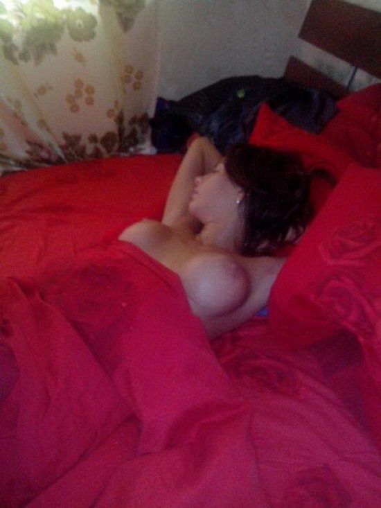 Older mommy smudges her face with cum