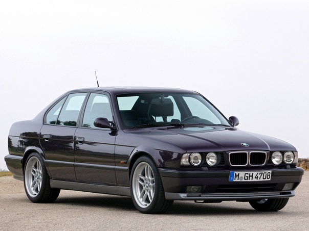 BMW M5 Final Evolution (E34) Двигатель: 3.8 R6 Мощность: 340 л.с. при 6900 об./мин. Крутящий момент: 400 Нм при /4750 об./мин.Трансмиссия: Механика 6 ступ. 0-100 км/ч: 5.9 сек Макс. скорость: