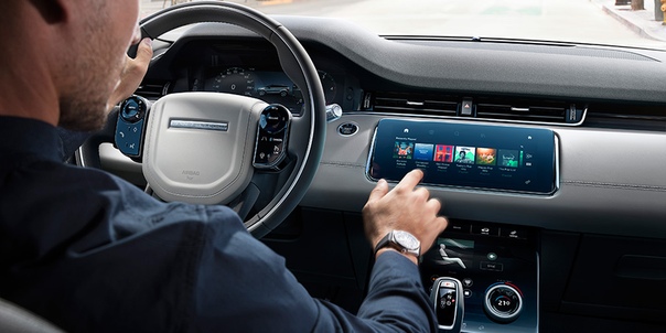 Range Rover представил Evoque нового поколения. Британцы представили свою самую доступную премиальную модель. В ней изменилось буквально все. Выдвижные ручки дверей, подзаряжаемый гибрид и