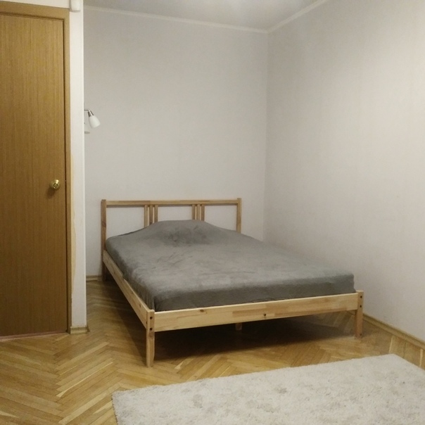 Уютная комната на Юго-Западной за 20.000/мес<br><br>Сдается изолированная комната в трехкомнатной квартире с евроремонтом для 1-2 человек. М. Юго-Западная - 5 минут пешком. В комнате кровать, стол, шкаф, кресло-мешок, если еще что-то нужно - обсудим. В квартире есть все необходимое, в том числе стеклопакеты, посудомоечная машина, система очистки воды, Wi-fi и прочее. Соседи - 2 интеллигентные девушки, аккуратные и доброжелательные. Проживание без хозяев. 20.000р/мес + залог для 1 человека, 22.000р/мес + залог для 2 человек. Комната свободна, звоните +7(966)124-40-64<br><br> Rodriguez - фото Фото: Уютная комната на Юго-Западной за 20.000/мес<br><br>Сдается изолированная комната в трехкомнатной квартире с евроремонтом для 1-2 человек. М. Юго-Западная - 5 минут пешком. В комнате кровать, стол, шкаф, кресло-мешок, если еще что-то нужно - обсудим. В квартире есть все необходимое, в том числе стеклопакеты, посудомоечная машина, система очистки воды, Wi-fi и прочее. Соседи - 2 интеллигентные девушки, аккуратные и доброжелательные. Проживание без хозяев. 20.000р/мес + залог для 1 человека, 22.000р/мес + залог для 2 человек. Комната свободна, звоните +7(966)124-40-64<br><br> Rodriguez