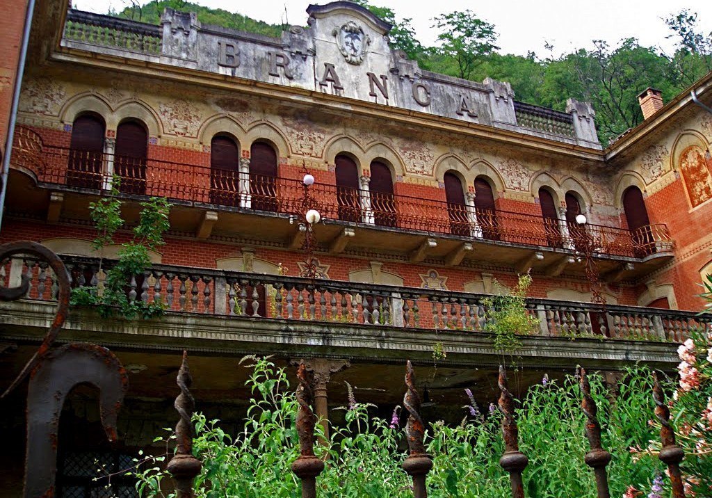 Abandoned Villa Branca in Melide, Switzerland