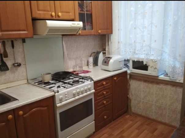 м. Кузьминки<br>Срочно!<br>Ищем девушку- соседку на подселение в комнату в трёх комнатной квартире (в остальных по одному человеку,все девочки) <br>Комната с балконом,хорошим ремонтом.<br>До метро 10 минут (ул. Юных Ленинцев 70)<br>Рядом много магазинов(Лента,Дикси, Fixpice,пятёрочка и тд.)<br>Также рядом парк<br>Оплата 9000 (с 1 декабря) + депозит 9000,по коммуналке примерно 1000<br>Заехать можно раньше<br>По всем вопросам в лс. Или по номеру 89121935401 - фото Фото: м. Кузьминки<br>Срочно!<br>Ищем девушку- соседку на подселение в комнату в трёх комнатной квартире (в остальных по одному человеку,все девочки) <br>Комната с балконом,хорошим ремонтом.<br>До метро 10 минут (ул. Юных Ленинцев 70)<br>Рядом много магазинов(Лента,Дикси, Fixpice,пятёрочка и тд.)<br>Также рядом парк<br>Оплата 9000 (с 1 декабря) + депозит 9000,по коммуналке примерно 1000<br>Заехать можно раньше<br>По всем вопросам в лс. Или по номеру 89121935401