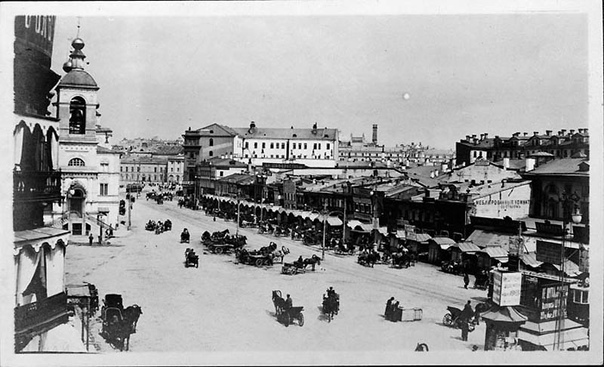 Москва 1909 года в фотографиях Почему именно 1909 год В этом году американский жокей Мюррей приехал в Москву на скачки. Он сделал около 400 фотографий города, был арестован полицией за