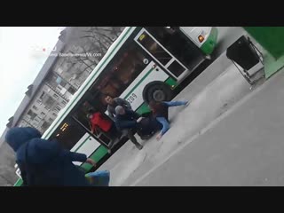 Водители автобусов устроили драку