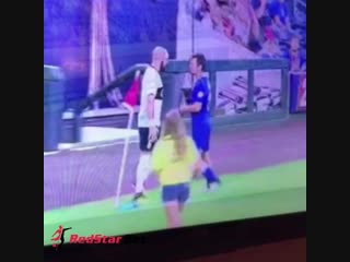 Ох уж этот брачный танец футболистов😂