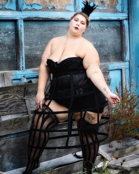 Plus-size модель утверждает, что многие мужчины ее хотят Вот эта двадцатидевятилетняя Лия из Нью-Йорка с детства была пышкой, что мешало ей строить отношения с парнями. Поэтому она посвятила