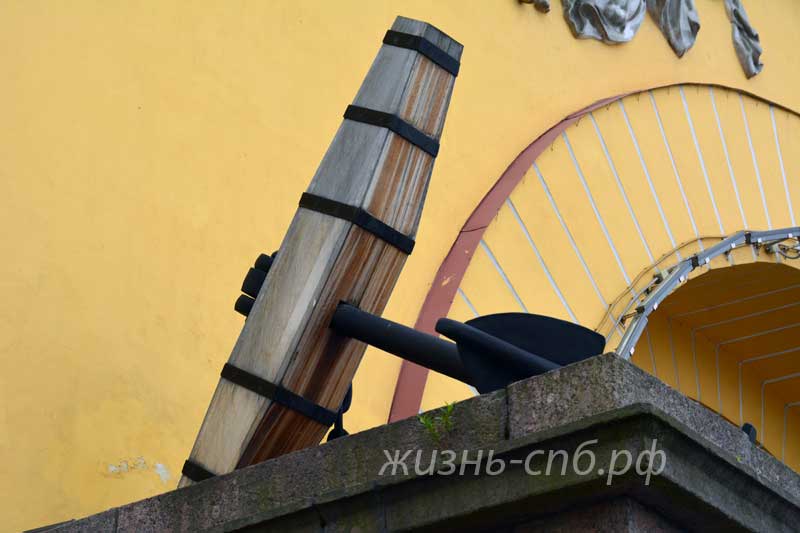 Якорь - на фасаде Адмиралтейства