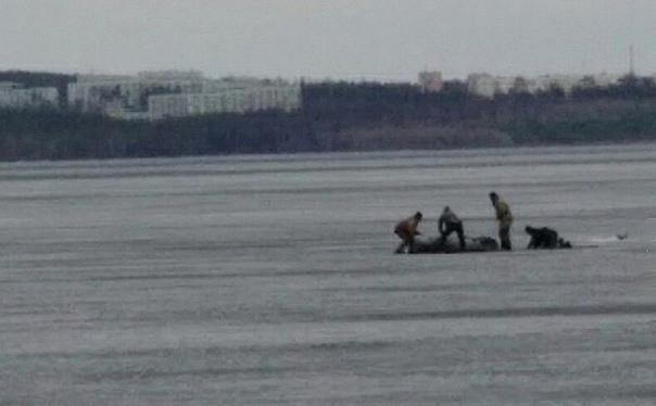 На Усть-Илимском водохранилище рыбак провалился под лёд