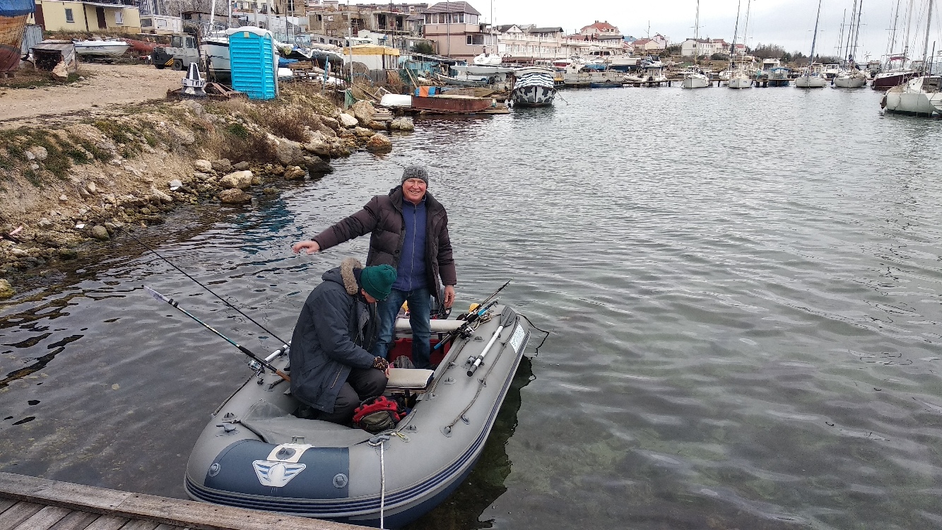 Севастопольские рыбаки выходят на субботний промысел