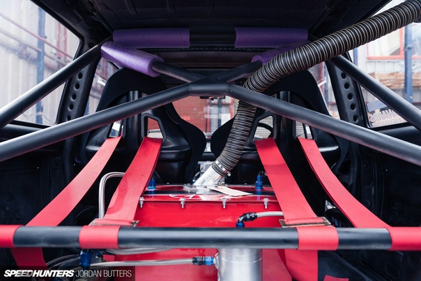 Golf MI с двигателем Civic Type R Агрессивный (прил.) напористый, склонный к агрессии, посягательству на чужое пространство, имущество и т. п.Я искал одно слово, чтобы описать Volswagen Golf
