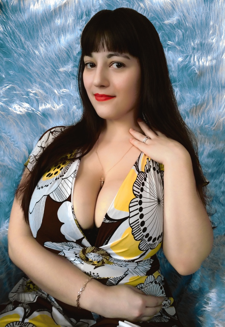 Comes by her pussy eaten