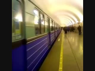 Ретро-поезд в метро Петербурга