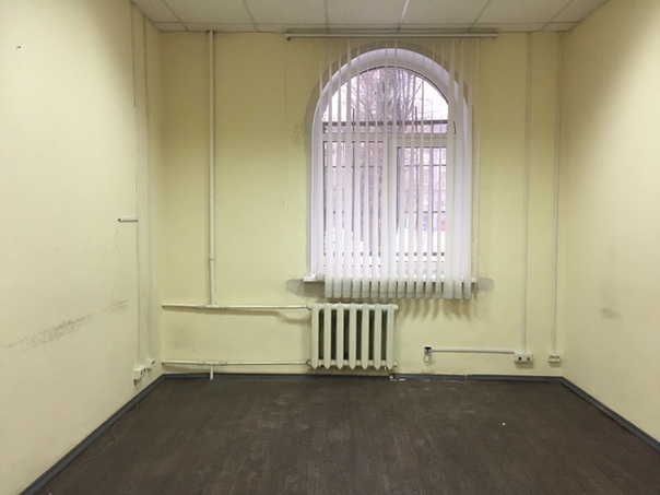 Сдается коммерческое помещение 20 кв.метров<br>Адрес Фрунзе д.11<br>находится между метро Московская 1,1 км и Парк Победы 0,9 км.<br>Находится во дворе, между Московским проспектом и улицей Ленсовета.<br>Хороший подъезд к дому, всегда есть место для парковки.<br><br>О помещении:<br>- Помещение находится на 1м этаже, вход в помещение общий с другими арендаторами по коммерции. <br>- Доступ к помещению круглосуточный.<br>- Площадь помещения 20 кв.м <br>- Состояние ремонта на 4 (пол ламинат, обои под покраску, окно пластиковое)<br>- Комплект ключей предоставляется<br>- Сан. узел есть <br>- Подведение воды отдельно НЕ ВОЗМОЖНО<br>- в помещении 1 раз в неделю проводится клининг.<br>- БЕЗ ПРЕДОСТАВЛЕНИЯ ЮР.АДРЕСА.<br>- Возможно предоставление арендных каникул.<br>- На плане помещение №11<br><br>Для кого подойдет помещение:<br>- офис<br>- интернет-магазин<br>- пункт-выдачи<br>- склад<br>- логистическая компания<br>- ателье<br>- и др.<br><br>Оплата:<br>- 20 000 рублей<br>- ком. услуги 3 000 рублей<br>- залог 20 000 рублей (можно разбить)<br><br>ПРИ ЗАКЛЮЧЕНИИ ДОГОВОРА АРЕНДЫ ДО КОНЦА ФЕВРАЛЯ, АРЕНДА СОСТАВИТ 19 000 + КУ, ЭКОНОМИЯ 12 000 В ГОД.<br><br>Звоните покажем в удобное Вам время. Показы по предварительной договоренности.<br><br>ТЕЛЕФОН +7(911)1746419 !!! - фото Фото: Сдается коммерческое помещение 20 кв.метров<br>Адрес Фрунзе д.11<br>находится между метро Московская 1,1 км и Парк Победы 0,9 км.<br>Находится во дворе, между Московским проспектом и улицей Ленсовета.<br>Хороший подъезд к дому, всегда есть место для парковки.<br><br>О помещении:<br>- Помещение находится на 1м этаже, вход в помещение общий с другими арендаторами по коммерции. <br>- Доступ к помещению круглосуточный.<br>- Площадь помещения 20 кв.м <br>- Состояние ремонта на 4 (пол ламинат, обои под покраску, окно пластиковое)<br>- Комплект ключей предоставляется<br>- Сан. узел есть <br>- Подведение воды отдельно НЕ ВОЗМОЖНО<br>- в помещении 1 раз в неделю проводится клининг.<br>- БЕЗ ПРЕДОСТАВЛЕНИЯ ЮР.АДРЕСА.<br>- Возможно предоставление арендных каникул.<br>- На плане помещение №11<br><br>Для кого подойдет помещение:<br>- офис<br>- интернет-магазин<br>- пункт-выдачи<br>- склад<br>- логистическая компания<br>- ателье<br>- и др.<br><br>Оплата:<br>- 20 000 рублей<br>- ком. услуги 3 000 рублей<br>- залог 20 000 рублей (можно разбить)<br><br>ПРИ ЗАКЛЮЧЕНИИ ДОГОВОРА АРЕНДЫ ДО КОНЦА ФЕВРАЛЯ, АРЕНДА СОСТАВИТ 19 000 + КУ, ЭКОНОМИЯ 12 000 В ГОД.<br><br>Звоните покажем в удобное Вам время. Показы по предварительной договоренности.<br><br>ТЕЛЕФОН +7(911)1746419 !!!