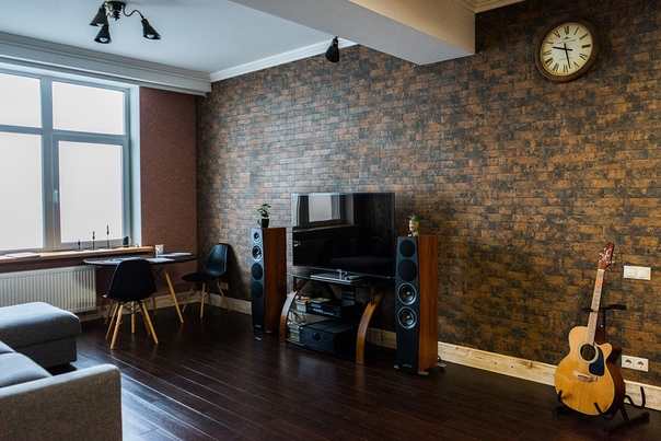 Любителям высоты сдается квартира в стиле Loft на 33 этаже. Москва, Проспект Мира, м ВДНХ <br>В ЖК БИЗНЕС-КЛАССА «ТРИКОЛОР» сдается просторная 3-х комнатная квартира с дизайнерским ремонтом в стиле Loft в идеальном состоянии, общая площадь 105 кв м. На охраняемой огороженной территории собственная инфраструктура, включающая в себя супермаркет, премиальный фитнес-клуб World Class, химчистку, салон красоты, дошкольные и детские учреждения. Для отдыха и прогулок на территории жилого комплекса спроектирована закрытая благоустроенная территория с зелеными насаждениями, детскими и спортивными площадками, зонами отдыха. Подземный паркинг. Рядом с ЖК «Триколор» зона отдыха «Ростокинский акведук», в 10 минутах ВДНХ. Удобная транспортная доступность как на ам, так и общественным транспортом. <br>В квартире гостиная-кухня, две спальни, 2 санузла, гардеробная комната. Встроенная кухня оборудована всей необходимой бытовой техникой. Кондиционирование во всех комнатах. Панорамное остекление с видом на «Национальный парк «Лосиный остров» и шикарным видом на Москву. БЕЗ КОМИССИИ. Цена 120000 Наталья +79859237114 - фото Фото: Любителям высоты сдается квартира в стиле Loft на 33 этаже. Москва, Проспект Мира, м ВДНХ <br>В ЖК БИЗНЕС-КЛАССА «ТРИКОЛОР» сдается просторная 3-х комнатная квартира с дизайнерским ремонтом в стиле Loft в идеальном состоянии, общая площадь 105 кв м. На охраняемой огороженной территории собственная инфраструктура, включающая в себя супермаркет, премиальный фитнес-клуб World Class, химчистку, салон красоты, дошкольные и детские учреждения. Для отдыха и прогулок на территории жилого комплекса спроектирована закрытая благоустроенная территория с зелеными насаждениями, детскими и спортивными площадками, зонами отдыха. Подземный паркинг. Рядом с ЖК «Триколор» зона отдыха «Ростокинский акведук», в 10 минутах ВДНХ. Удобная транспортная доступность как на ам, так и общественным транспортом. <br>В квартире гостиная-кухня, две спальни, 2 санузла, гардеробная комната. Встроенная кухня оборудована всей необходимой бытовой техникой. Кондиционирование во всех комнатах. Панорамное остекление с видом на «Национальный парк «Лосиный остров» и шикарным видом на Москву. БЕЗ КОМИССИИ. Цена 120000 Наталья +79859237114