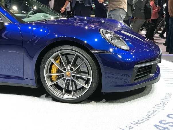 Porsche показала красивую (но «тяжёлую») новинку. В новое поколение Porsche 911, которое носит индекс 992, теперь входит не только купе, но и кабриолет.Технически кабриолет ничем не отличается