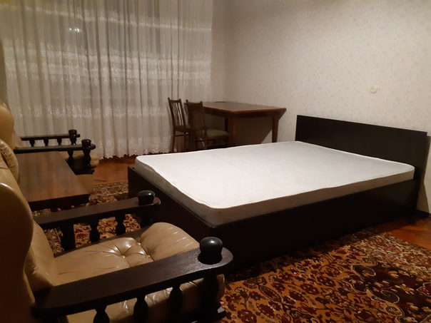 Фото: Две комнаты без комиссии в пешей доступности от метро <br><br> #Озерки - 15-17 мин ПЕШКОМ (5 мин на маршрутке)<br> #Проспект просвещения - 15 мин на маршрутке.<br><br>Можно ВДВОЕМ <br>Заселиться можно СЕГОДНЯ<br>Сдаётся НА ДЛИТЕЛЬНЫЙ СРОК<br>Комнаты ЗАКРЫВАЮТСЯ НА КЛЮЧ<br>Со всей необходимой мебелью и техникой<br>С оформлением договора<br><br>Стоимость:<br><br>Комната 11м - 12,5 т.р. + ку<br>Комната 20м - 13,9 т.р. + ку<br><br>Залог 50%<br><br>Квартира трехкомнатная.В одной комнате проживает молодая пара<br><br>Адрес: пр.Художников д.7 к.2<br><br>Рядом круглосуточный SPAR, Выборгский рынок и огромный парк Сосновка.<br><br>По бытовой технике: Стиралка, газ-плита, холодильник, утюг, пылесос, кофеварка.<br>Есть кое-какая посуда и постельное бельё.<br><br>Рассматриваю русских(славянской внешности), порядочных, нешумных, платежеспособных квартирантов без маленьких детей и животных.<br><br>Пишите в личку перед звонком с пометкой