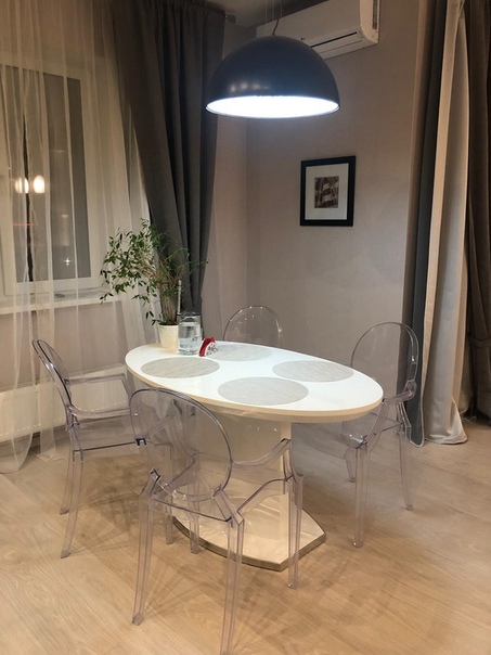 Чертановская, Сумской проезд, 12 к1<br> Аренда 40.000 рублей<br>8-929-112-72-94<br> Евродвушка сдаётся на длительный срок, для 1-4 граждан. Метро в шаговой доступности. <br>Уютная, обжитая квартира с одной изолированной спальней. Есть маленькая кладовка со стиральной машиной. Два телевизора: в спальне и гостиной. При входе большой шкаф и вешалки для одежды.<br> Оборудованная зона кухни с глянцевым фартуком шоколадного цвета, дополнительная подсветка, бытовая техника.<br> Санузел с душем, огорожен стеклянными дверцами. <br> Оперативный показ, заселение возможно сразу после подписания договора. - фото Фото: Чертановская, Сумской проезд, 12 к1<br> Аренда 40.000 рублей<br>8-929-112-72-94<br> Евродвушка сдаётся на длительный срок, для 1-4 граждан. Метро в шаговой доступности. <br>Уютная, обжитая квартира с одной изолированной спальней. Есть маленькая кладовка со стиральной машиной. Два телевизора: в спальне и гостиной. При входе большой шкаф и вешалки для одежды.<br> Оборудованная зона кухни с глянцевым фартуком шоколадного цвета, дополнительная подсветка, бытовая техника.<br> Санузел с душем, огорожен стеклянными дверцами. <br> Оперативный показ, заселение возможно сразу после подписания договора.