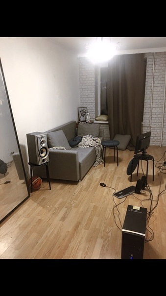 Сдам комнату 22кв/м в 3-х комнатной квартире на станции метро Коломенская. Прямо на набережной!. Район чистый и спокойный класса комфорт. 10-15 мин до метро, так же можно добраться на трамвае (4-6 мин). Комната чистая, светлая уже с мебелью ( при необходимости нашу мебель можем убрать. Или что-то докупить) квартира только после евро ремонта ( кроме ванной комнаты, там ничего не переделывали ) сдаём на длительный срок! ( минимум 2 месяца ) оплата 25.000 мес. Ком платежи включены + залог (стоимостью 1 мес.)Во второй комнате живет парень 18 лет, в третьей: парень с девушкой 18-19 лет. Все ребята очень хорошие, добрые, некурящие, но к курящим людям относимся нормально.( главное не в квартире) Ищем таких же веселых и простых ребят как мы. Желательно студенческого возраста. В общем пользовании: холодильник, стиральная машина, гладильная доска, утюг, микроволновка, весы, посуда(икеа), фен. По всем вопросам пишите в лс. ( фото реальные )<br> Петрова - фото Фото: Сдам комнату 22кв/м в 3-х комнатной квартире на станции метро Коломенская. Прямо на набережной!. Район чистый и спокойный класса комфорт. 10-15 мин до метро, так же можно добраться на трамвае (4-6 мин). Комната чистая, светлая уже с мебелью ( при необходимости нашу мебель можем убрать. Или что-то докупить) квартира только после евро ремонта ( кроме ванной комнаты, там ничего не переделывали ) сдаём на длительный срок! ( минимум 2 месяца ) оплата 25.000 мес. Ком платежи включены + залог (стоимостью 1 мес.)Во второй комнате живет парень 18 лет, в третьей: парень с девушкой 18-19 лет. Все ребята очень хорошие, добрые, некурящие, но к курящим людям относимся нормально.( главное не в квартире) Ищем таких же веселых и простых ребят как мы. Желательно студенческого возраста. В общем пользовании: холодильник, стиральная машина, гладильная доска, утюг, микроволновка, весы, посуда(икеа), фен. По всем вопросам пишите в лс. ( фото реальные )<br> Петрова