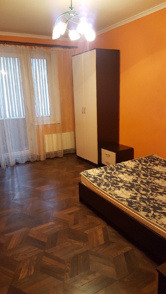 Сдается комната в 4-х комнатной квартире для одного человека на длительный срок. Комната изолированная, есть балкон и вся необходимая мебель. Транспортная доступность 5 мин. пешком от м. Жулебино. Рядом вся необходимая инфраструктура: магазины, тц, банки, поликлинника и тд..<br>Оплата за месяц 20 000р + депозит 10 000р (можно разбить на 2 мес). Коммунальные платежы уже включены в ежемесячную стоимость.<br>89775043824<br>89772872677<br><br> - фото Фото: Сдается комната в 4-х комнатной квартире для одного человека на длительный срок. Комната изолированная, есть балкон и вся необходимая мебель. Транспортная доступность 5 мин. пешком от м. Жулебино. Рядом вся необходимая инфраструктура: магазины, тц, банки, поликлинника и тд..<br>Оплата за месяц 20 000р + депозит 10 000р (можно разбить на 2 мес). Коммунальные платежы уже включены в ежемесячную стоимость.<br>89775043824<br>89772872677<br><br>