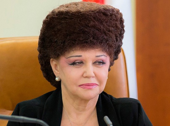 Больше, наверно, не увидим эту женщину с шальной прической.
