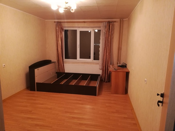 Срочно сдается однокомнатная квартира в Горелово.<br>43 кв.метра на 3 этаже,с балконом,большим коридором и просторной кухней.<br>Санузел раздельный,проведен wi-fi.<br>Зеленый двор,рядом магазины,автобусная остановка,отличная транспортная инфраструктура.<br>Стоимость 16000 руб+коммунальные услуги.<br>Подробная информация по телефону +7 911 918-16-84 - фото Фото: Срочно сдается однокомнатная квартира в Горелово.<br>43 кв.метра на 3 этаже,с балконом,большим коридором и просторной кухней.<br>Санузел раздельный,проведен wi-fi.<br>Зеленый двор,рядом магазины,автобусная остановка,отличная транспортная инфраструктура.<br>Стоимость 16000 руб+коммунальные услуги.<br>Подробная информация по телефону +7 911 918-16-84