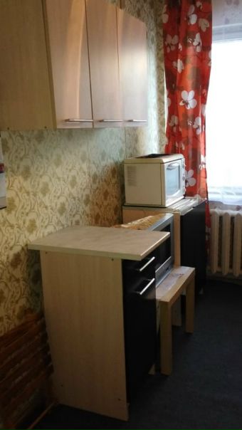 СЕЙЧАС свободна и готова к заселению КОМНАТА-СТУДИЯ (МИНИ-КВАРТИРКА) <br>Без посредников, 0% комиссии, собственник, сдаю маленькую студию гостиничного типа в 12 минутах пешком от метро лермонтовский проспект. Это комната-студия, имеется общий коридор на несколько таких студий. Комната переделана в мини-квартирку: в ней есть свои собственные туалет, душ, мини-кухня со всем необходимым - плита, холодильник, кухонные шкафы, столешница и прочее. Все отдельное без соседей. Осталась одна свободная студия, самая небольшая - 13, 5 метров, но уютная. Все комнаты-студии полностью изолированы, полная автономность как в квартире, нет никаких мест общего пользования, общий только коридор при входе на несколько студий. В студии имеется вся мебель и техника для комфортной жизни, включая диван, шкафы, полочки, посуду и так далее. В ванной душевой уголок. Безлимитный интернет. Оплата 19500 руб. в месяц, все включено в эту сумму, в том числе высокоскоростной интернет. Залог 7000 (возвращается при выезде). Кто хотел бы посмотреть звоните 8-977-631-28-23. <br> <br>Адрес и описание как дойти от метро у меня на стене в конце объявления. <br> <br>Фото сделаны в разные года, поэтому на них разное покрытие пола. (сейчас ковролин как на первом фото) - фото Фото: СЕЙЧАС свободна и готова к заселению КОМНАТА-СТУДИЯ (МИНИ-КВАРТИРКА) <br>Без посредников, 0% комиссии, собственник, сдаю маленькую студию гостиничного типа в 12 минутах пешком от метро лермонтовский проспект. Это комната-студия, имеется общий коридор на несколько таких студий. Комната переделана в мини-квартирку: в ней есть свои собственные туалет, душ, мини-кухня со всем необходимым - плита, холодильник, кухонные шкафы, столешница и прочее. Все отдельное без соседей. Осталась одна свободная студия, самая небольшая - 13, 5 метров, но уютная. Все комнаты-студии полностью изолированы, полная автономность как в квартире, нет никаких мест общего пользования, общий только коридор при входе на несколько студий. В студии имеется вся мебель и техника для комфортной жизни, включая диван, шкафы, полочки, посуду и так далее. В ванной душевой уголок. Безлимитный интернет. Оплата 19500 руб. в месяц, все включено в эту сумму, в том числе высокоскоростной интернет. Залог 7000 (возвращается при выезде). Кто хотел бы посмотреть звоните 8-977-631-28-23. <br> <br>Адрес и описание как дойти от метро у меня на стене в конце объявления. <br> <br>Фото сделаны в разные года, поэтому на них разное покрытие пола. (сейчас ковролин как на первом фото)