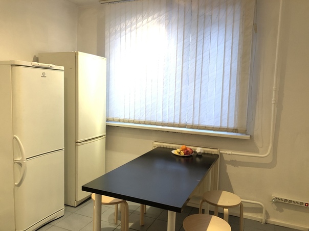 Койко-место !<br>метро Волжская (900 метров)<br>Цена: неделя - 2800, сутки 500<br>Проживают: мужчины славяне;<br>О квартире: хороший капитальный ремонт, большая квартира, изолированные комнаты, две душевые, санузел, интернет, кухня укомплектована всем необходимым, так же есть зона столовой и гостиная с телевизором, гладильная доска, сушилка для белья, утюг, фен. Спальное место с хорошим матрасом и постельное белье+полотенце;<br>Инфраструктура: хорошо развит транспорт, магазины, сбербанк, напротив парк усадьба Люблино.<br>тел.: 89163717891 - фото Фото: Койко-место !<br>метро Волжская (900 метров)<br>Цена: неделя - 2800, сутки 500<br>Проживают: мужчины славяне;<br>О квартире: хороший капитальный ремонт, большая квартира, изолированные комнаты, две душевые, санузел, интернет, кухня укомплектована всем необходимым, так же есть зона столовой и гостиная с телевизором, гладильная доска, сушилка для белья, утюг, фен. Спальное место с хорошим матрасом и постельное белье+полотенце;<br>Инфраструктура: хорошо развит транспорт, магазины, сбербанк, напротив парк усадьба Люблино.<br>тел.: 89163717891