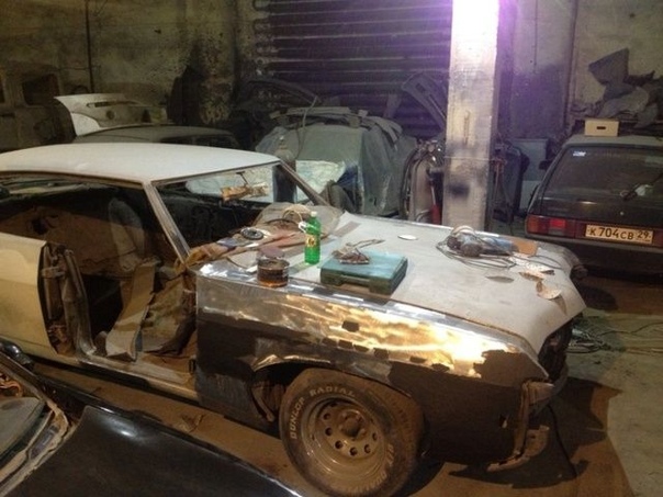 Интересная история восстановления старого Chevrolet Impala, пригнанного в Россию еще в советские времена бельгийским дипломатом. Долгие годы американский автомобиль был заброшен где-то в